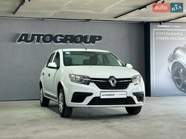 Белый Рено Логан, объемом двигателя 1 л и пробегом 212 тыс. км за 5199 $, фото 1 на Automoto.ua
