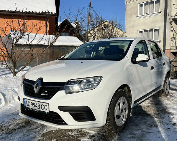 Белый Рено Логан, объемом двигателя 1 л и пробегом 177 тыс. км за 5399 $, фото 1 на Automoto.ua