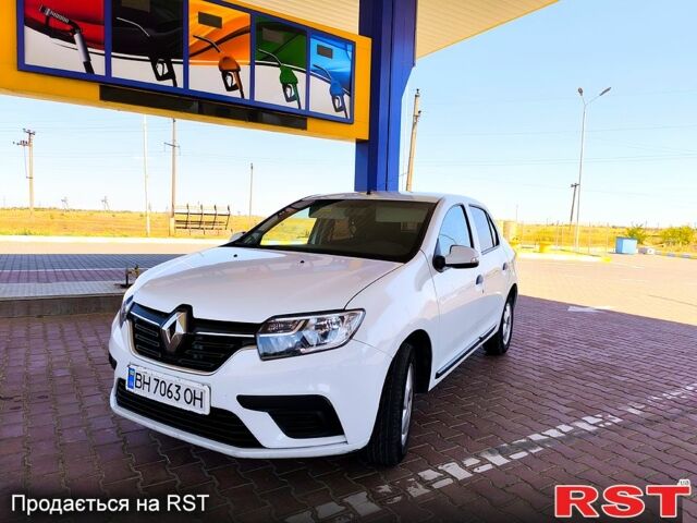 Белый Рено Логан, объемом двигателя 1 л и пробегом 267 тыс. км за 4900 $, фото 1 на Automoto.ua