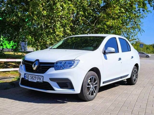 Белый Рено Логан, объемом двигателя 1 л и пробегом 135 тыс. км за 7300 $, фото 1 на Automoto.ua
