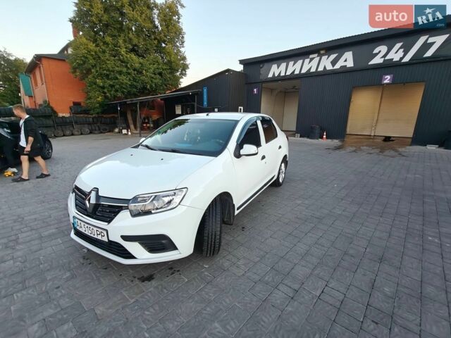 Белый Рено Логан, объемом двигателя 1 л и пробегом 81 тыс. км за 8700 $, фото 1 на Automoto.ua