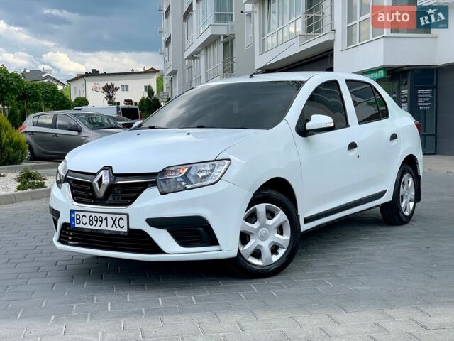 Белый Рено Логан, объемом двигателя 1 л и пробегом 299 тыс. км за 4850 $, фото 1 на Automoto.ua