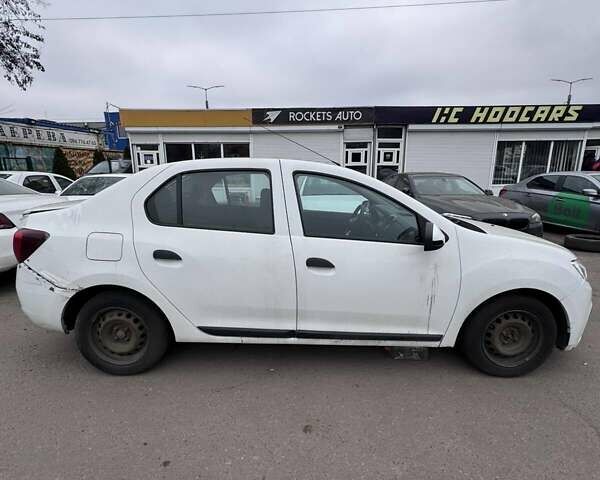 Белый Рено Логан, объемом двигателя 1 л и пробегом 322 тыс. км за 2800 $, фото 1 на Automoto.ua