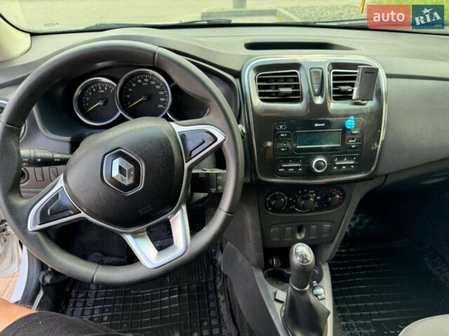 Белый Рено Логан, объемом двигателя 1 л и пробегом 55 тыс. км за 4999 $, фото 1 на Automoto.ua
