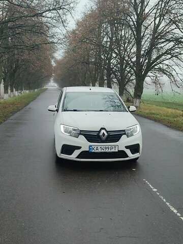 Белый Рено Логан, объемом двигателя 1 л и пробегом 200 тыс. км за 4000 $, фото 1 на Automoto.ua