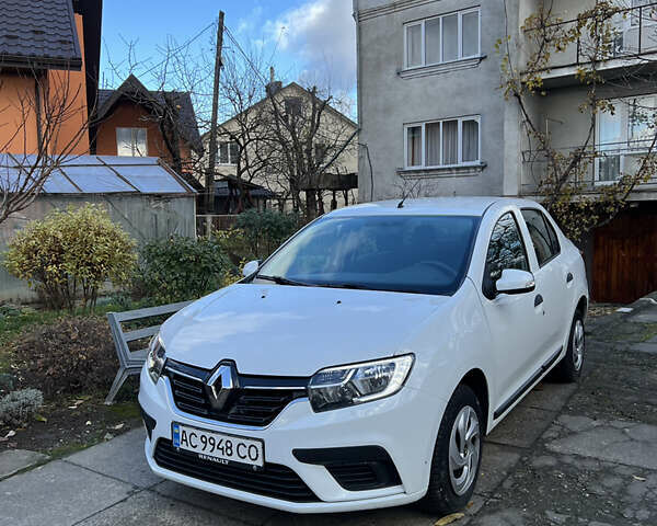Белый Рено Логан, объемом двигателя 1 л и пробегом 177 тыс. км за 5699 $, фото 1 на Automoto.ua