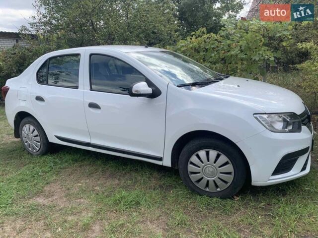 Белый Рено Логан, объемом двигателя 1 л и пробегом 156 тыс. км за 6300 $, фото 1 на Automoto.ua