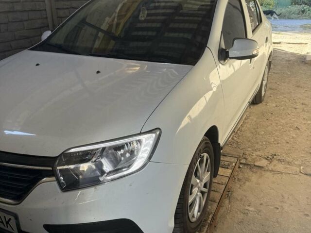 Білий Рено Логан, об'ємом двигуна 1 л та пробігом 97 тис. км за 7500 $, фото 1 на Automoto.ua