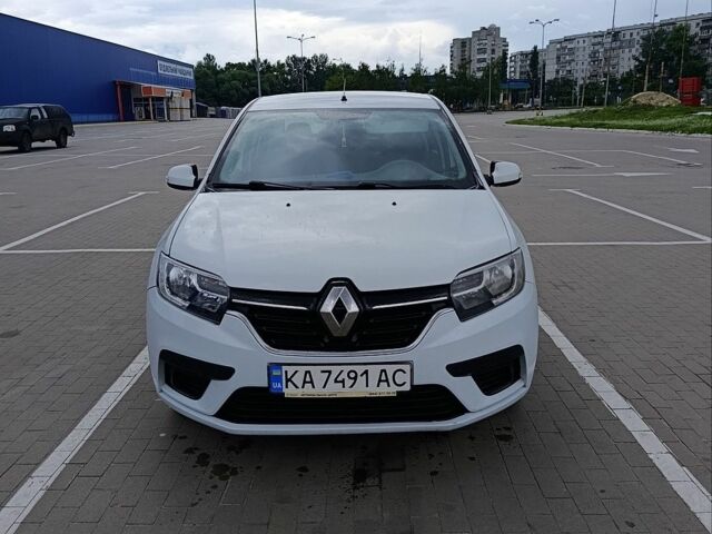 Белый Рено Логан, объемом двигателя 1 л и пробегом 213 тыс. км за 4600 $, фото 1 на Automoto.ua