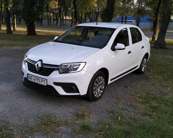 Білий Рено Логан, об'ємом двигуна 1 л та пробігом 184 тис. км за 5200 $, фото 1 на Automoto.ua