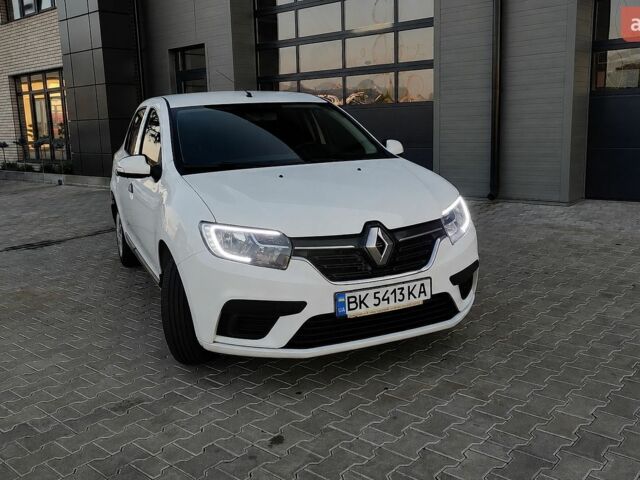 Белый Рено Логан, объемом двигателя 1 л и пробегом 289 тыс. км за 5750 $, фото 1 на Automoto.ua