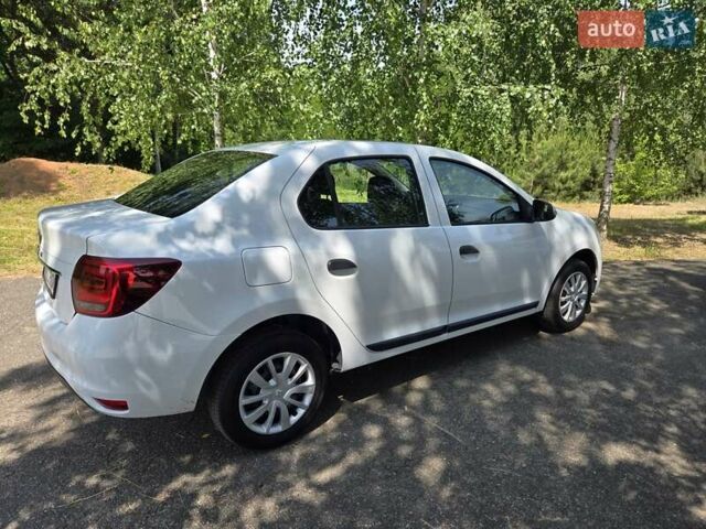 Білий Рено Логан, об'ємом двигуна 1 л та пробігом 97 тис. км за 6950 $, фото 1 на Automoto.ua