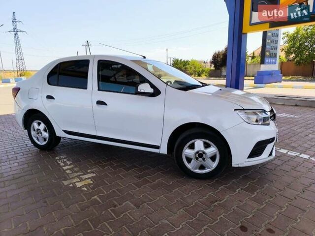 Белый Рено Логан, объемом двигателя 1 л и пробегом 258 тыс. км за 5300 $, фото 1 на Automoto.ua