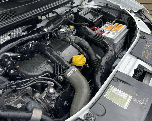 Белый Рено Логан, объемом двигателя 1.5 л и пробегом 153 тыс. км за 10828 $, фото 1 на Automoto.ua