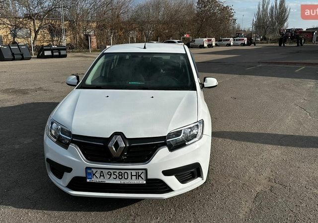 Белый Рено Логан, объемом двигателя 1 л и пробегом 262 тыс. км за 4200 $, фото 1 на Automoto.ua