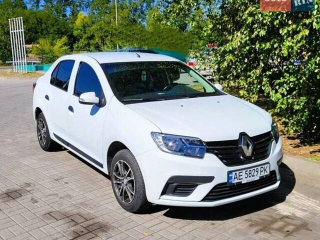 Белый Рено Логан, объемом двигателя 1 л и пробегом 135 тыс. км за 7300 $, фото 1 на Automoto.ua
