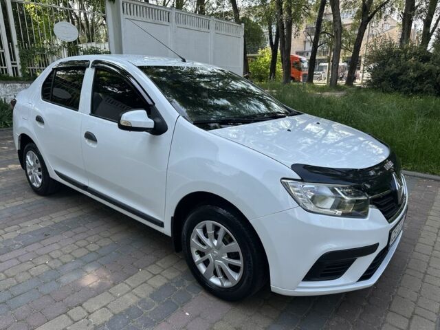 Белый Рено Логан, объемом двигателя 1 л и пробегом 124 тыс. км за 4650 $, фото 1 на Automoto.ua