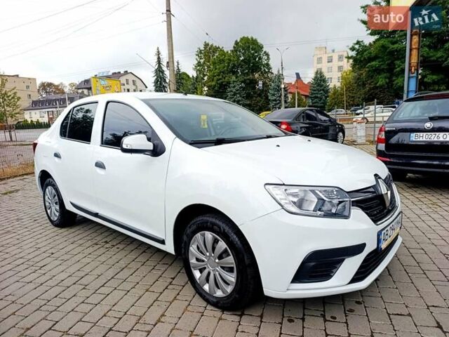 Белый Рено Логан, объемом двигателя 1 л и пробегом 130 тыс. км за 5750 $, фото 1 на Automoto.ua