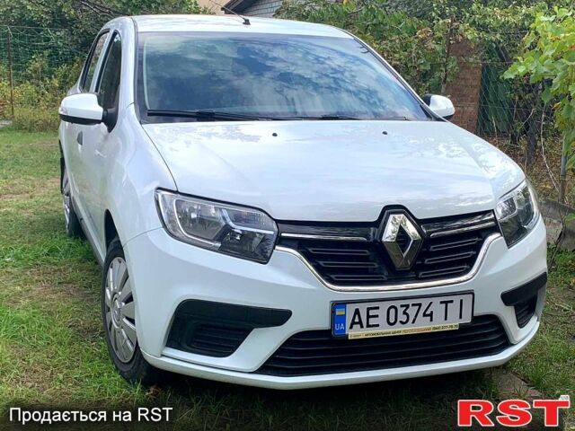 Белый Рено Логан, объемом двигателя 1 л и пробегом 157 тыс. км за 6700 $, фото 1 на Automoto.ua