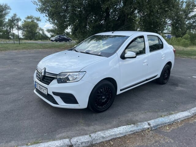 Белый Рено Логан, объемом двигателя 1 л и пробегом 191 тыс. км за 4400 $, фото 1 на Automoto.ua
