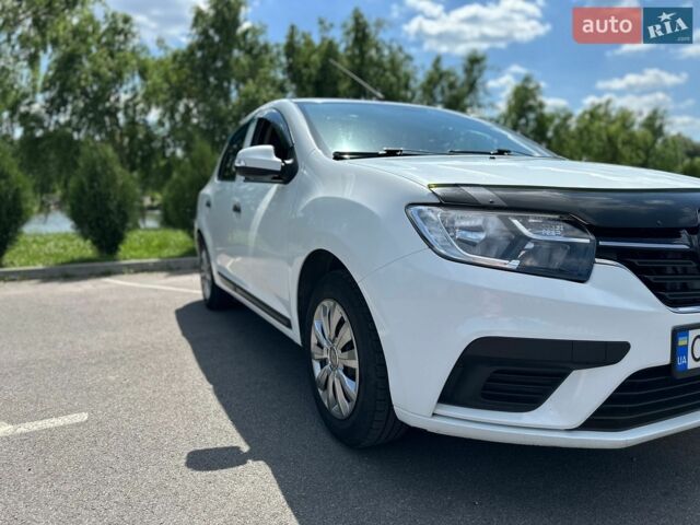 Белый Рено Логан, объемом двигателя 1 л и пробегом 217 тыс. км за 6500 $, фото 1 на Automoto.ua