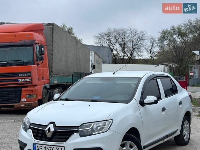 Белый Рено Логан, объемом двигателя 1 л и пробегом 310 тыс. км за 5200 $, фото 1 на Automoto.ua