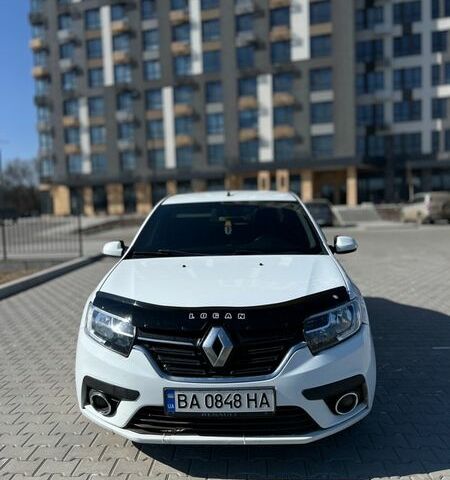 Белый Рено Логан, объемом двигателя 1 л и пробегом 206 тыс. км за 5299 $, фото 1 на Automoto.ua
