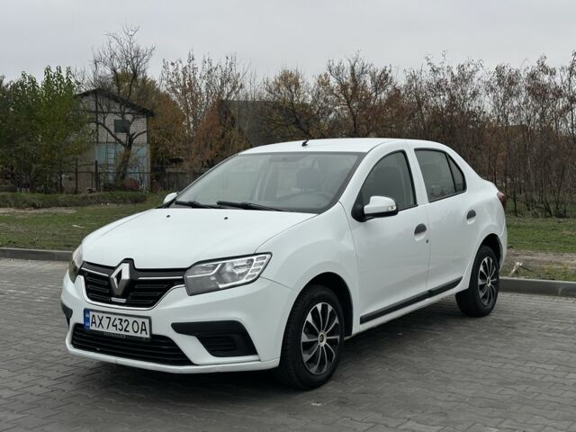 Белый Рено Логан, объемом двигателя 1 л и пробегом 242 тыс. км за 4500 $, фото 1 на Automoto.ua