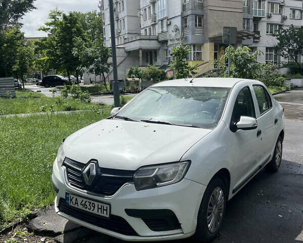 Белый Рено Логан, объемом двигателя 1 л и пробегом 273 тыс. км за 3800 $, фото 1 на Automoto.ua