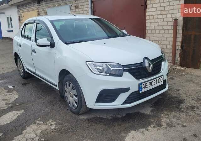 Білий Рено Логан, об'ємом двигуна 0.9 л та пробігом 46 тис. км за 8600 $, фото 1 на Automoto.ua