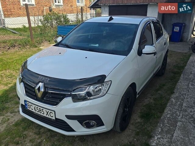 Белый Рено Логан, объемом двигателя 1 л и пробегом 36 тыс. км за 7299 $, фото 1 на Automoto.ua