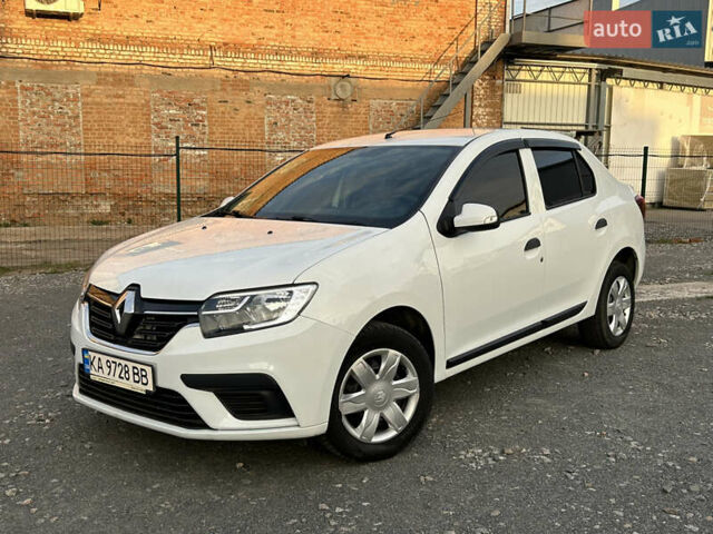 Белый Рено Логан, объемом двигателя 1 л и пробегом 109 тыс. км за 5800 $, фото 1 на Automoto.ua