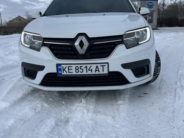 Белый Рено Логан, объемом двигателя 1 л и пробегом 135 тыс. км за 7000 $, фото 1 на Automoto.ua