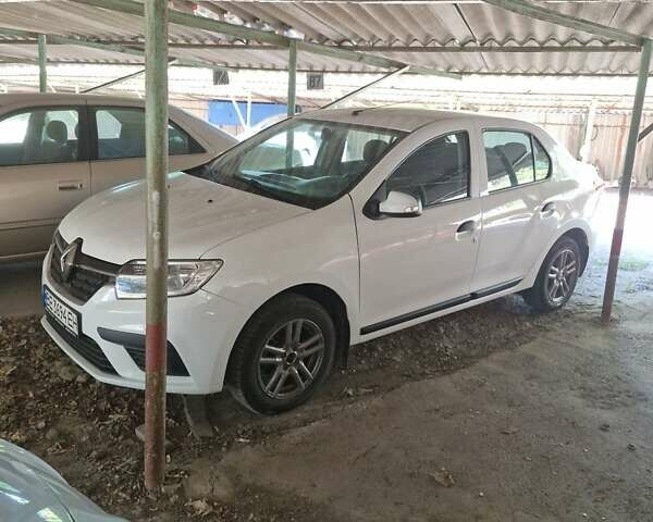 Белый Рено Логан, объемом двигателя 1 л и пробегом 78 тыс. км за 5999 $, фото 1 на Automoto.ua