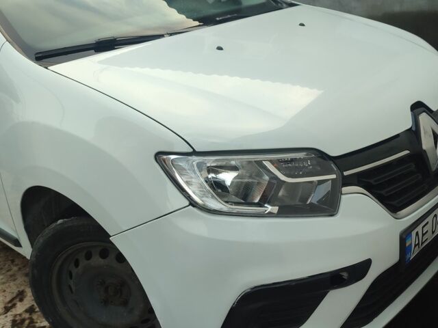Белый Рено Логан, объемом двигателя 1 л и пробегом 213 тыс. км за 4500 $, фото 1 на Automoto.ua
