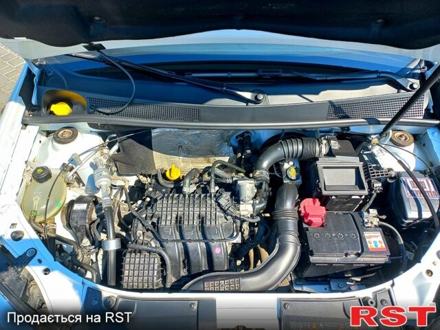 Белый Рено Логан, объемом двигателя 1 л и пробегом 145 тыс. км за 7700 $, фото 1 на Automoto.ua