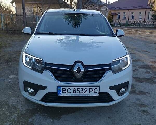 Белый Рено Логан, объемом двигателя 1 л и пробегом 157 тыс. км за 5750 $, фото 1 на Automoto.ua