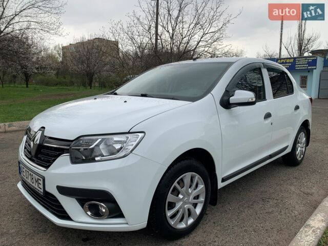 Белый Рено Логан, объемом двигателя 1 л и пробегом 68 тыс. км за 9900 $, фото 1 на Automoto.ua