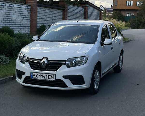 Белый Рено Логан, объемом двигателя 0.9 л и пробегом 74 тыс. км за 8200 $, фото 1 на Automoto.ua