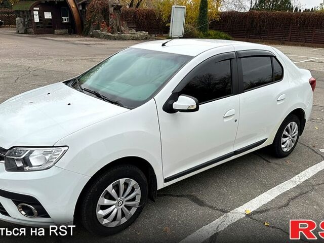 Белый Рено Логан, объемом двигателя 1.5 л и пробегом 148 тыс. км за 7999 $, фото 1 на Automoto.ua