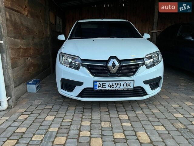 Белый Рено Логан, объемом двигателя 1 л и пробегом 66 тыс. км за 6800 $, фото 1 на Automoto.ua