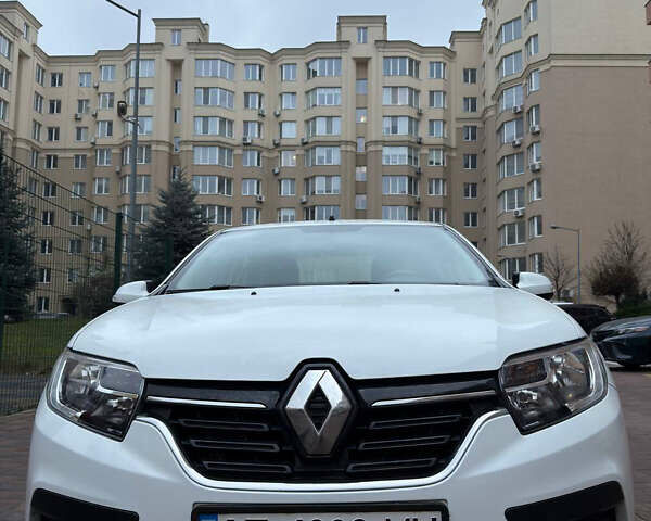 Белый Рено Логан, объемом двигателя 0.9 л и пробегом 88 тыс. км за 10500 $, фото 1 на Automoto.ua