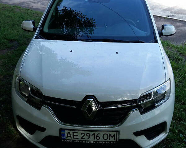 Белый Рено Логан, объемом двигателя 0.9 л и пробегом 36 тыс. км за 8900 $, фото 1 на Automoto.ua