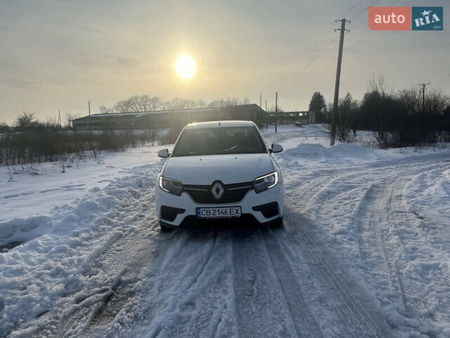 Белый Рено Логан, объемом двигателя 1 л и пробегом 185 тыс. км за 4900 $, фото 1 на Automoto.ua