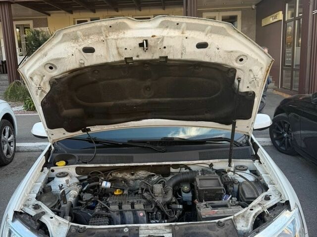 Білий Рено Логан, об'ємом двигуна 1 л та пробігом 300 тис. км за 4000 $, фото 1 на Automoto.ua