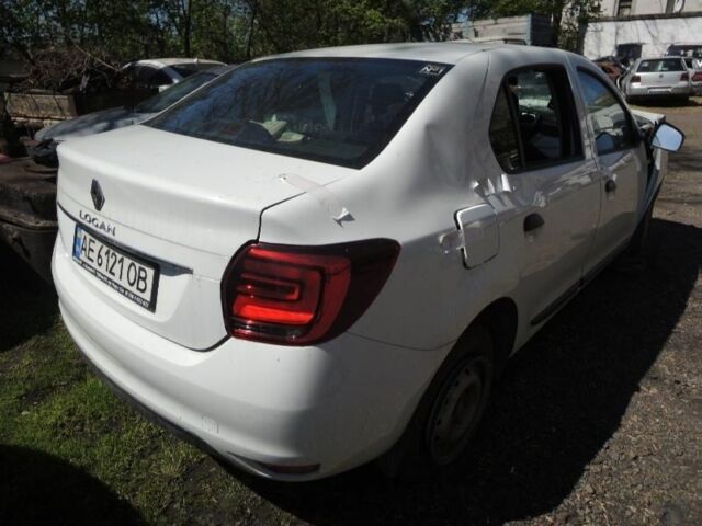 Белый Рено Логан, объемом двигателя 1 л и пробегом 95 тыс. км за 1600 $, фото 1 на Automoto.ua