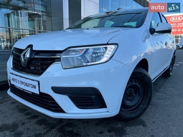 Белый Рено Логан, объемом двигателя 1 л и пробегом 105 тыс. км за 6472 $, фото 1 на Automoto.ua