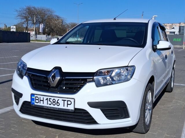 Белый Рено Логан, объемом двигателя 1 л и пробегом 230 тыс. км за 5200 $, фото 1 на Automoto.ua