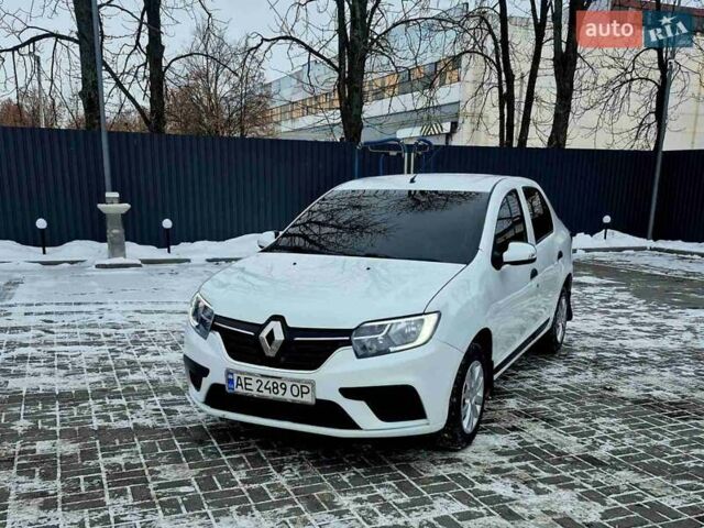 Білий Рено Логан, об'ємом двигуна 1 л та пробігом 195 тис. км за 5200 $, фото 1 на Automoto.ua