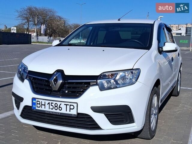 Белый Рено Логан, объемом двигателя 1 л и пробегом 235 тыс. км за 6700 $, фото 1 на Automoto.ua